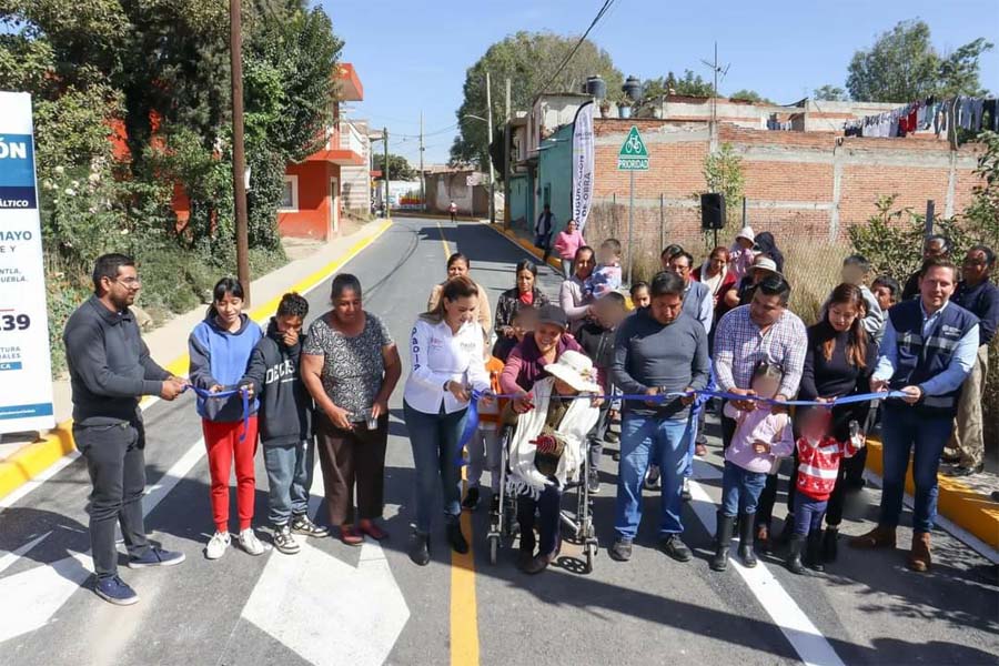 Inauguró Paola Angon calle en San Cosme Texintla