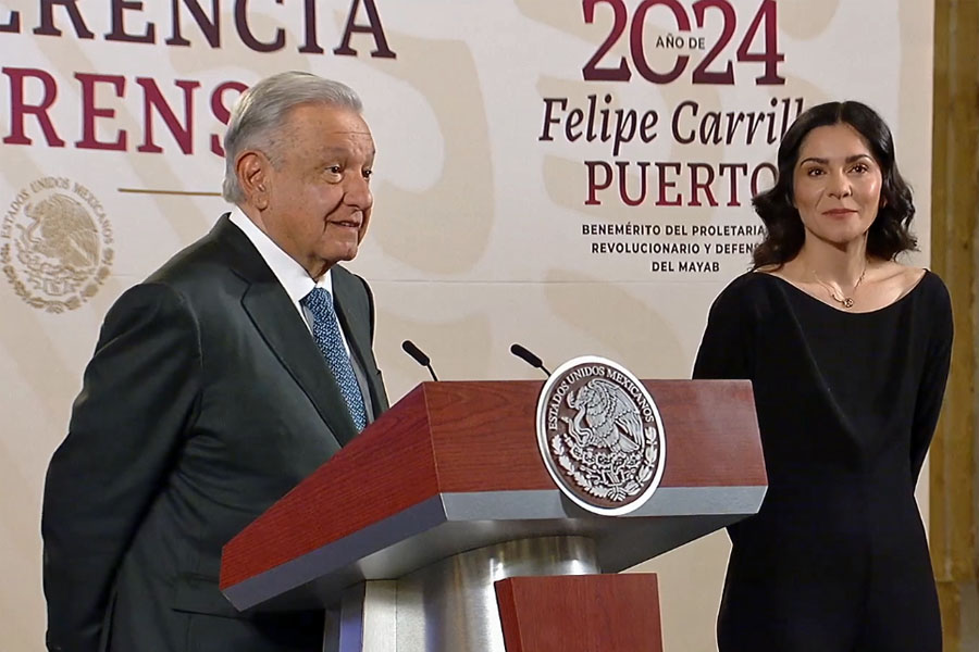 Liz Vilchis no va por la alcaldía de Puebla: López Obrador