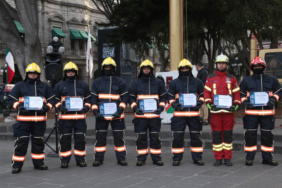 Reconoció Adán Domínguez a 16 elementos de protección civil