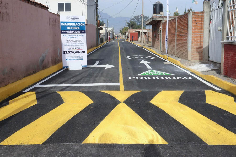 Inauguró Paola Angon pavimentación de calles en Zacapechpan