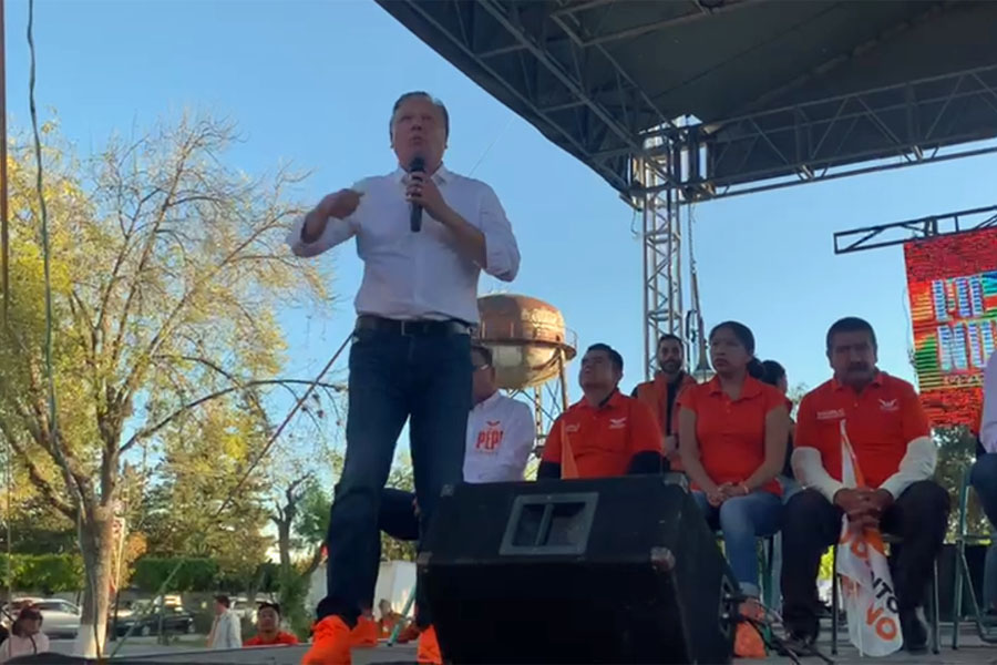 En Tecali de Herrera cerró precampaña Fernando Morales