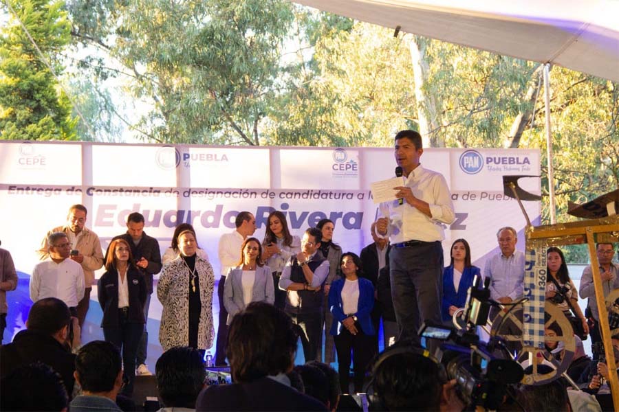 Recibió Lalo Rivera constancia como candidato a gobernador