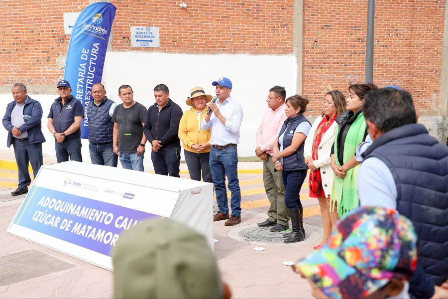 Entregó Mundo Tlatehui adoquinamiento de calle en Acatepec