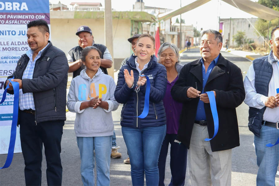 Inauguró Paola Angon pavimentación de calles en Zacapechpan