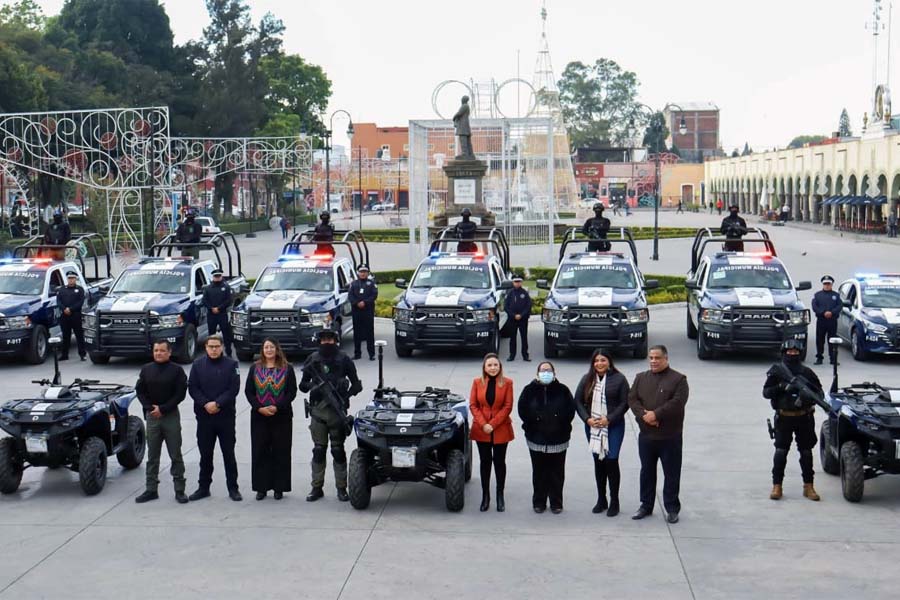 Entregó Paola Angon 18 nuevas patrullas y uniformes