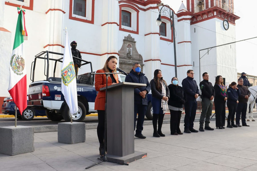 Entregó Paola Angon 18 nuevas patrullas y uniformes