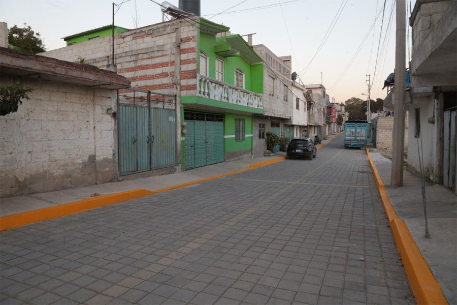 Entregó Adán Domínguez 5 calles en San Pablo Xochimehuacan