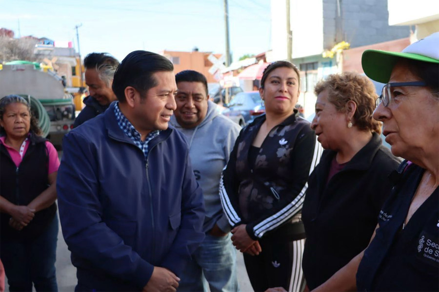 Inició Filomeno Sarmiento pavimentación en calle Manantiales