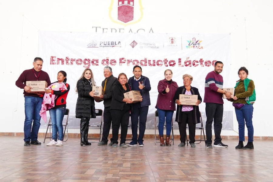 Entregó edil de Tepeaca apoyos de productos lácteos