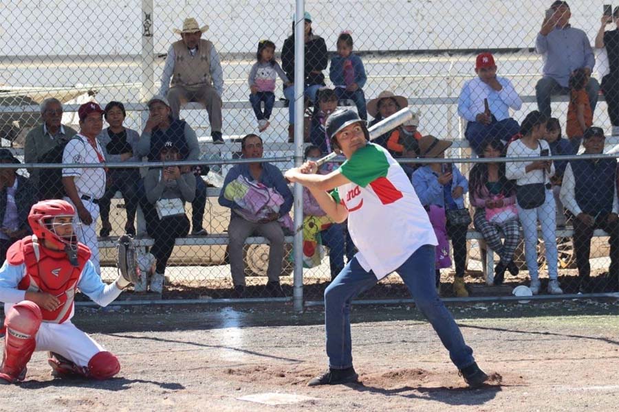 En Acajete y Tepatlaxco pidieron a Rivera espacios públicos