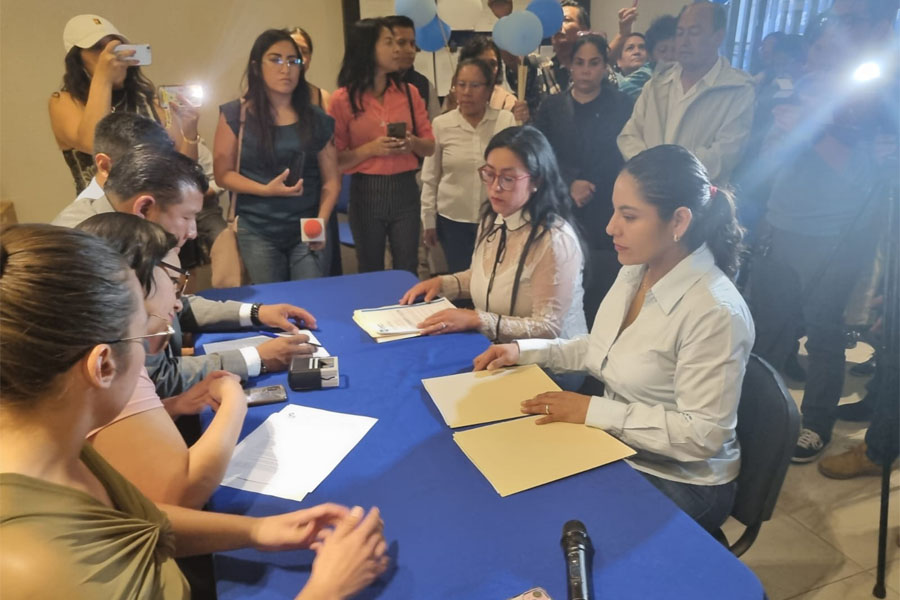 Se registró Lupita Cuautle por candidatura del PAN a edil