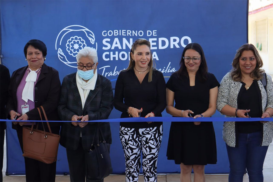 Entregó Paola Angon techado en escuela de La Magdalena