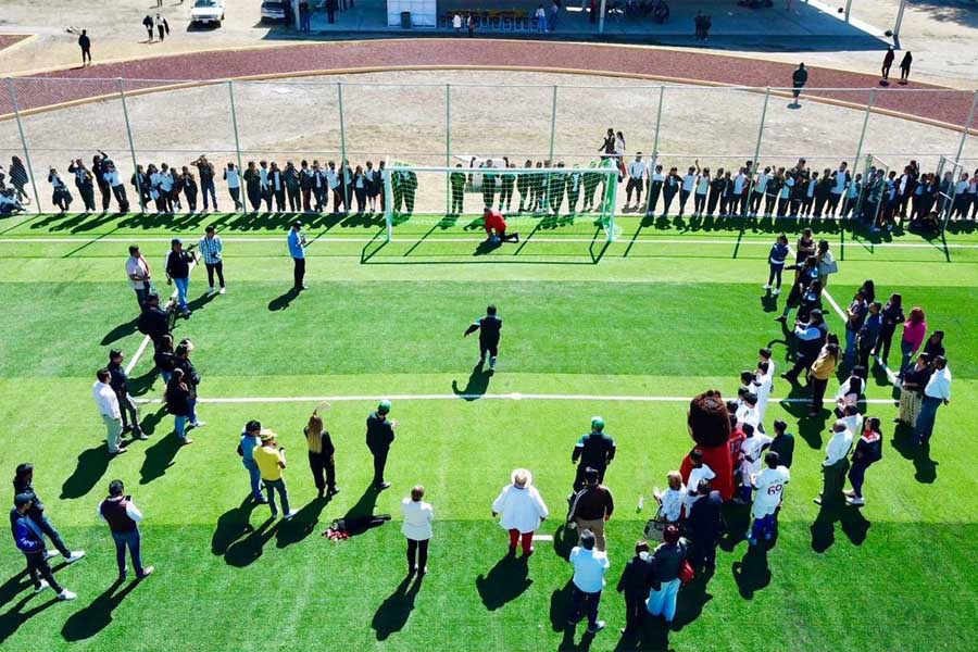 Entregó José Huerta cancha deportiva a comunidad estudiantil