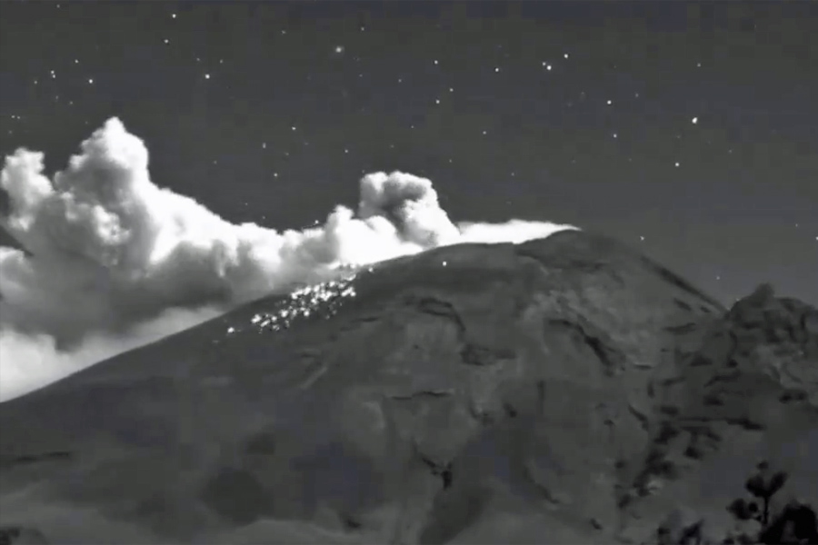 Intensa actividad registró el Popocatépetl en la noche