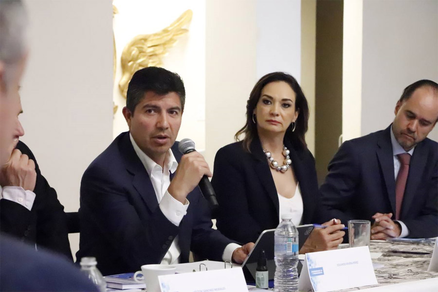 Participó Lalo Rivera en foro con expertos en economía