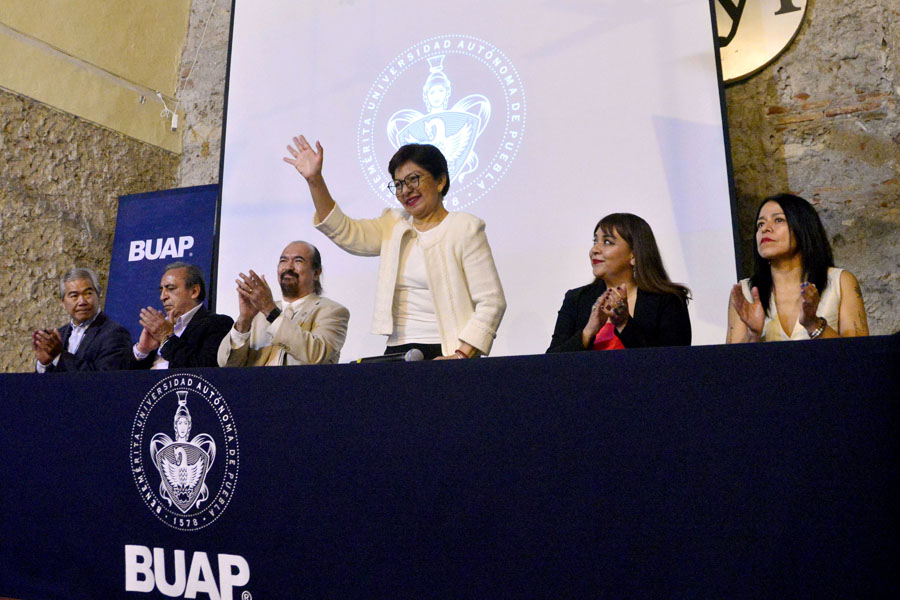 Tomó protesta Lilia Cedillo en la FFyL de la BUAP