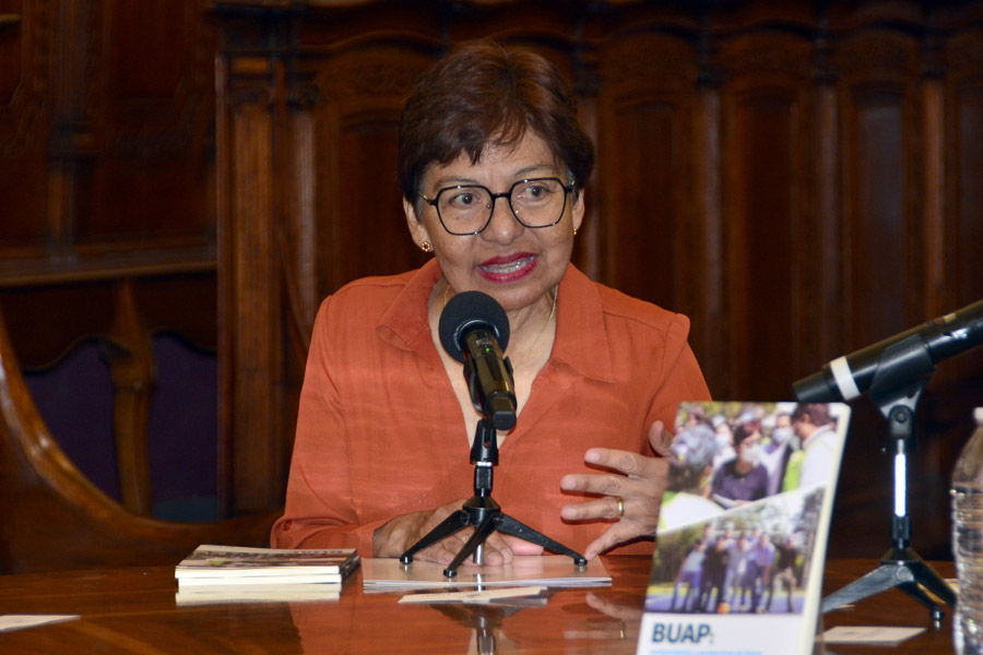 En la FENALI presentó Lilia Cedillo libro sobre postpandemia