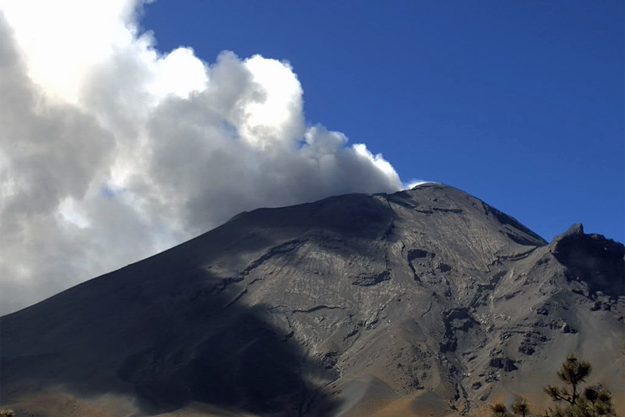 Caída de ceniza provoca regular calidad del aire en Puebla