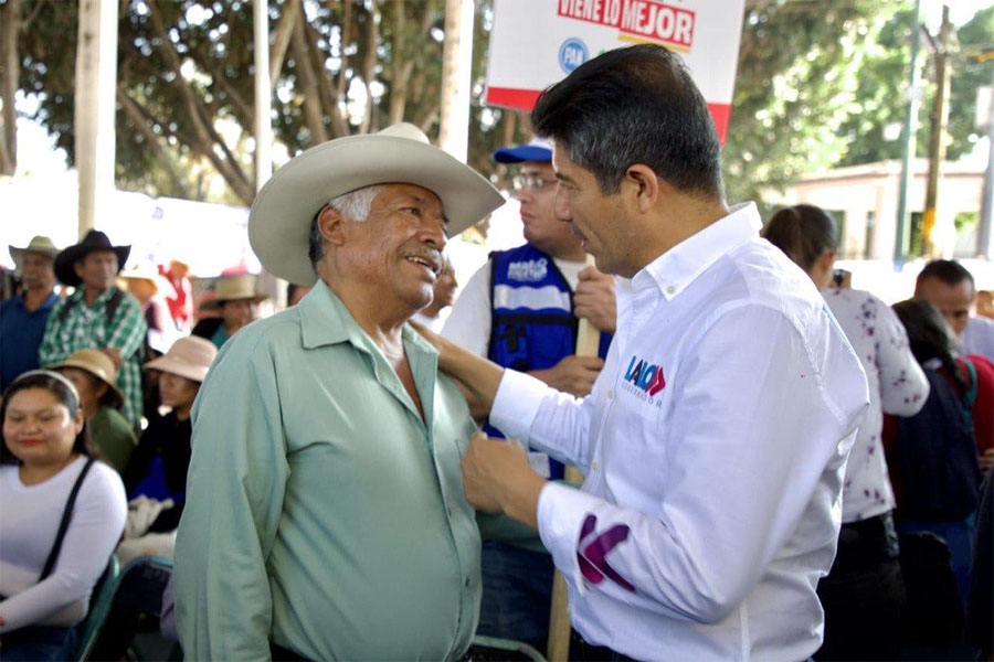 Prometen Lalo Rivera y Mario Riestra más calles en Azumiatla