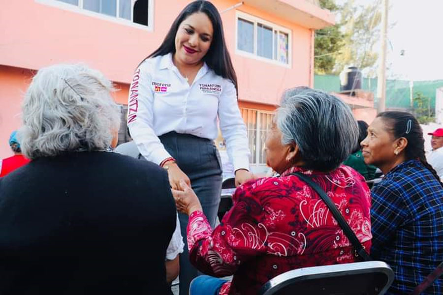 Respaldaron vecinos de Momoxpan a Tonantzin Fernández