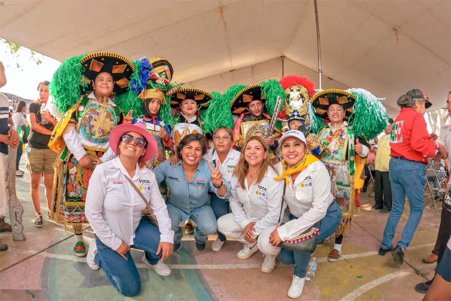 Respalda Barrio de Santiago Mixquitla a Roxana Luna