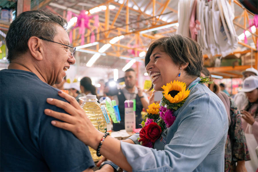 Comerciantes de Xixitla respaldan proyecto de Roxana Luna