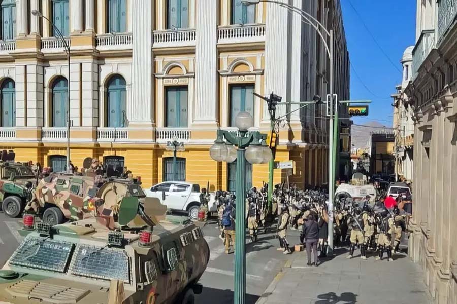 Irrumpen militares y dan golpe de Estado en Bolivia