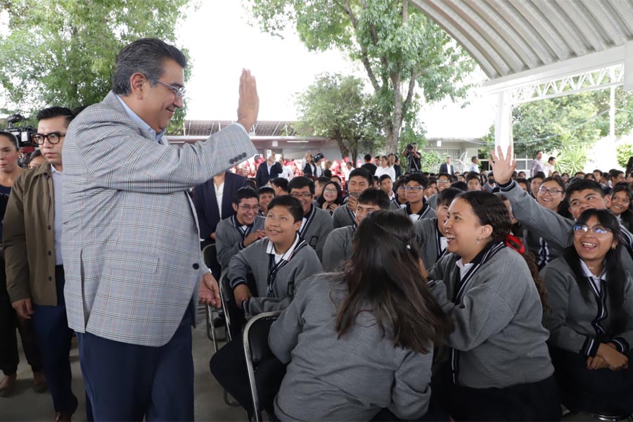 Inauguró Céspedes techado del CE Gregorio de Gante