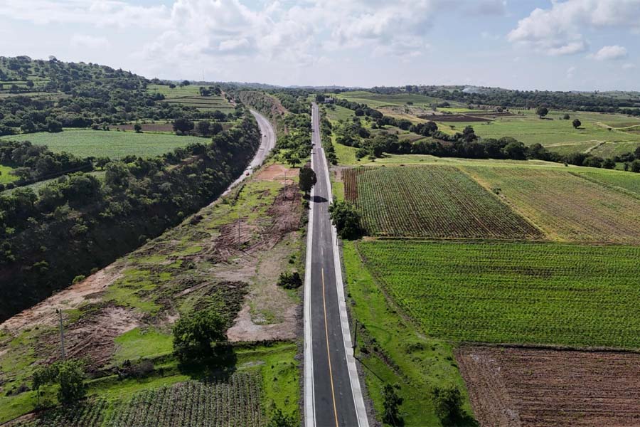 Inauguró Céspedes obra carretera en Tepemaxalco