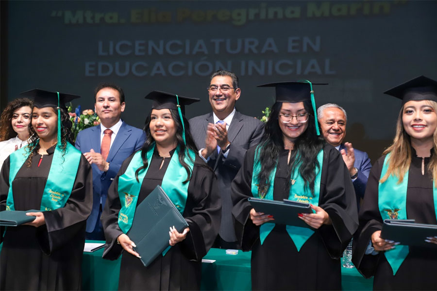 Asistió Céspedes a ceremonia de graduación del BINE