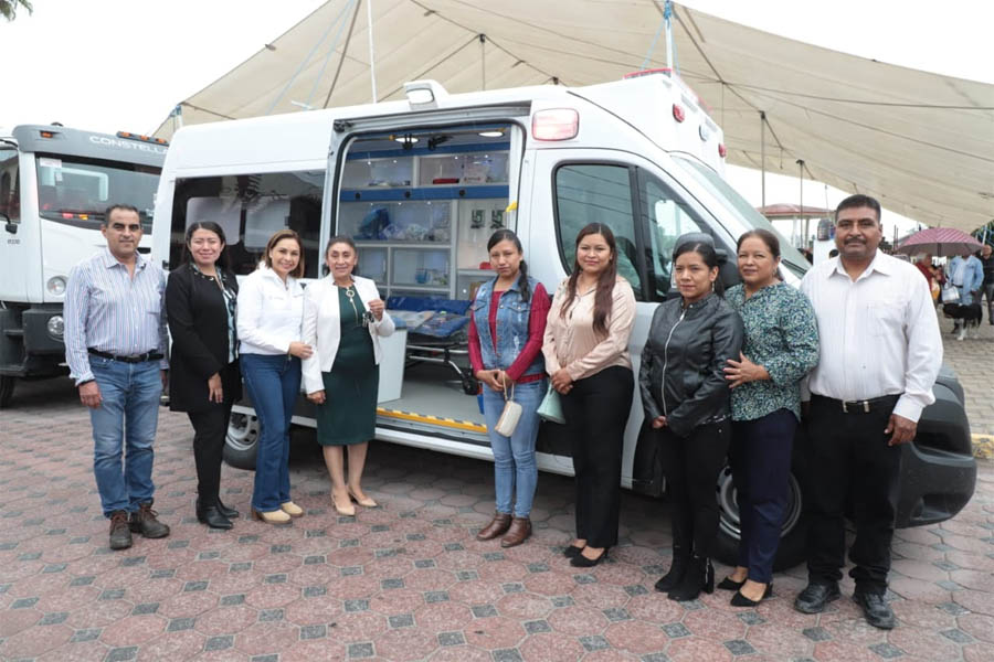 Entregó Gaby Bonilla apoyos en Santo Tomás Hueyotlipan