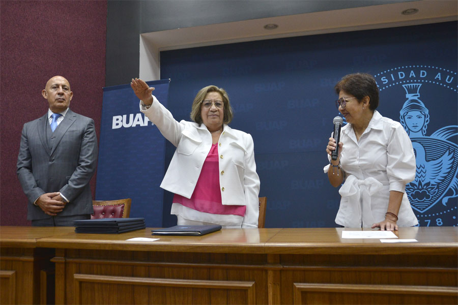 Tomó Lilia Cedillo protesta a directora de Contaduría