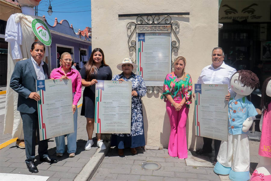 Inició Paola Angon festejos patrios con bando solemne