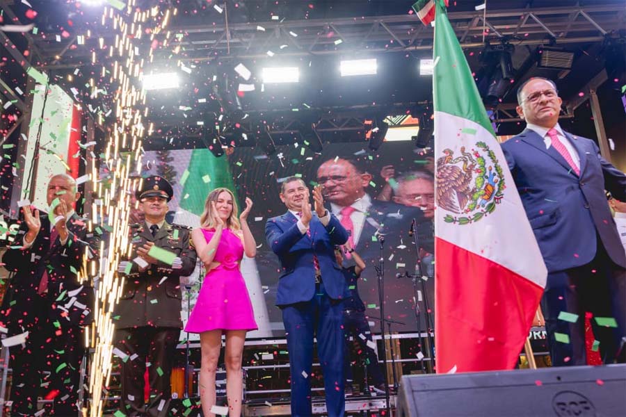 Asistió Armenta al Grito de Independencia en Times Square