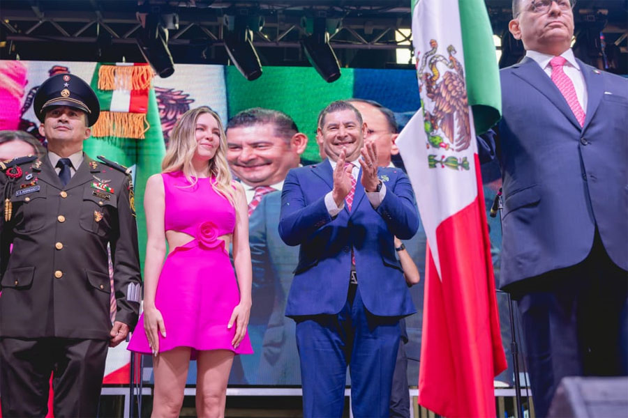 Asistió Armenta al Grito de Independencia en Times Square