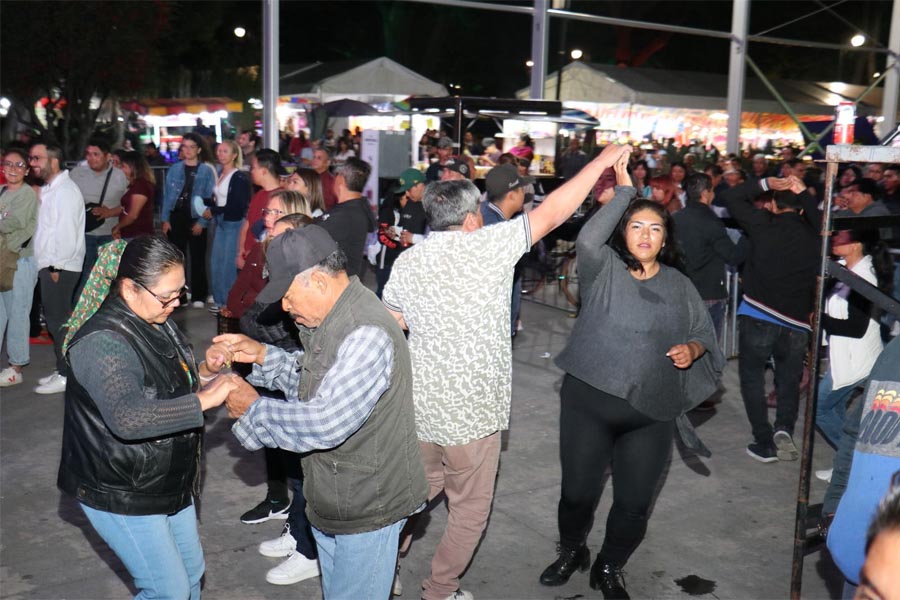 Hechizaron “Los Mágicos” con su cumbia la feria de Cholula