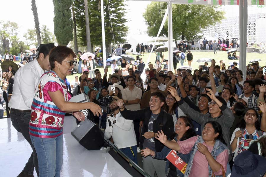 Celebró BUAP y Lilia Cedillo la tradicional fiesta mexicana