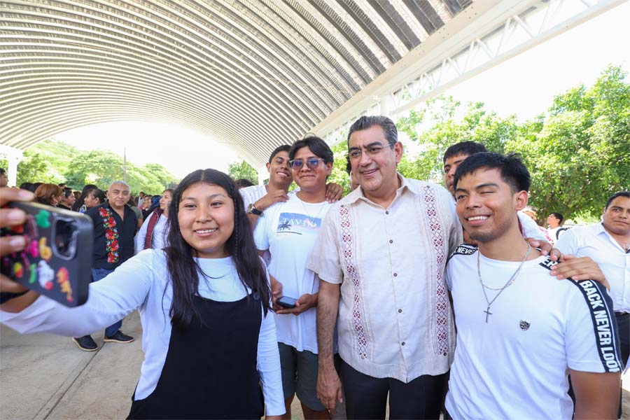 Inauguró Céspedes techado en secundaria de Acatlán de Osorio