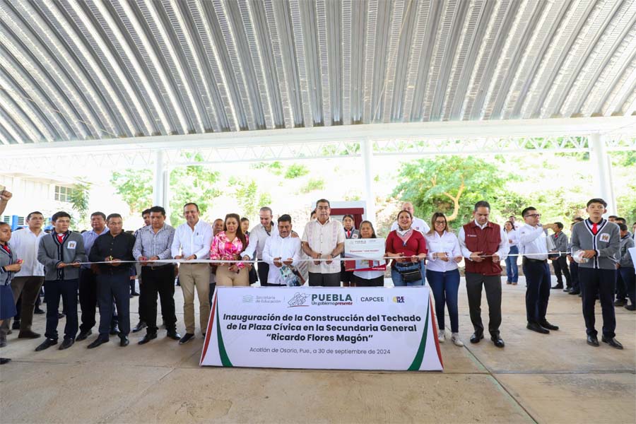 Inauguró Céspedes techado en secundaria de Acatlán de Osorio