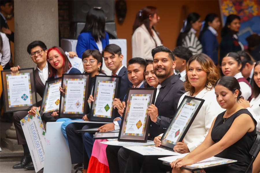 Entregó Céspedes el Premio Estatal de la Juventud 2024