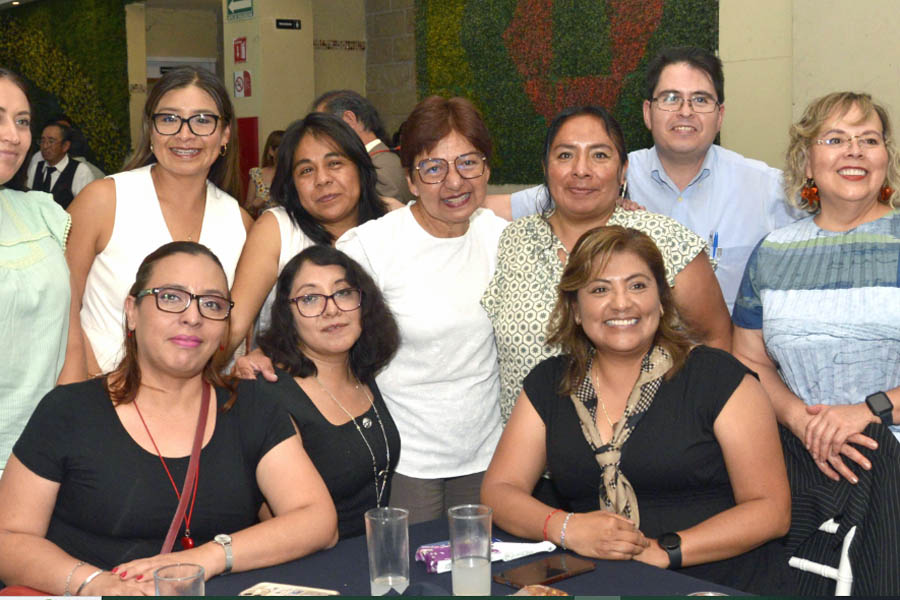 Celebró y reconoció Lilia Cedillo a los maestros de la BIAP