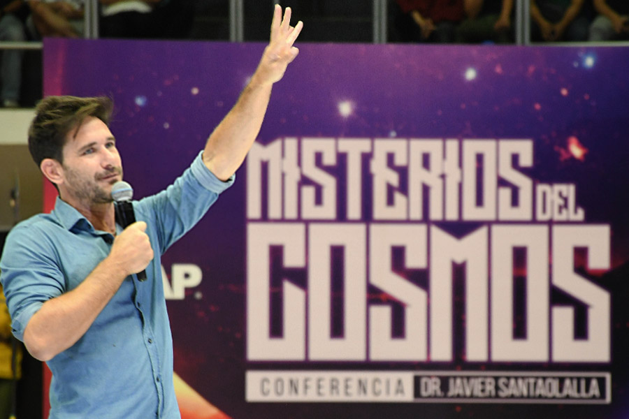 Impartió Javier Santaolalla conferencia en la BUAP