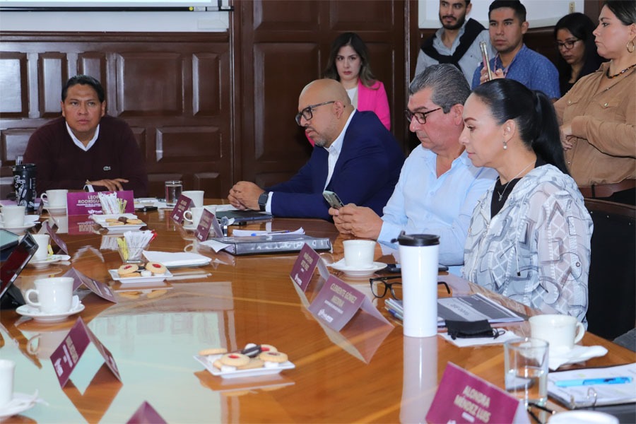 Del 04 de marzo al 30 de junio fueron modernizadas 9 mil 117 luminarias; durante el año serán atendidos 202 mil 070 metros cuadrados por bacheo.