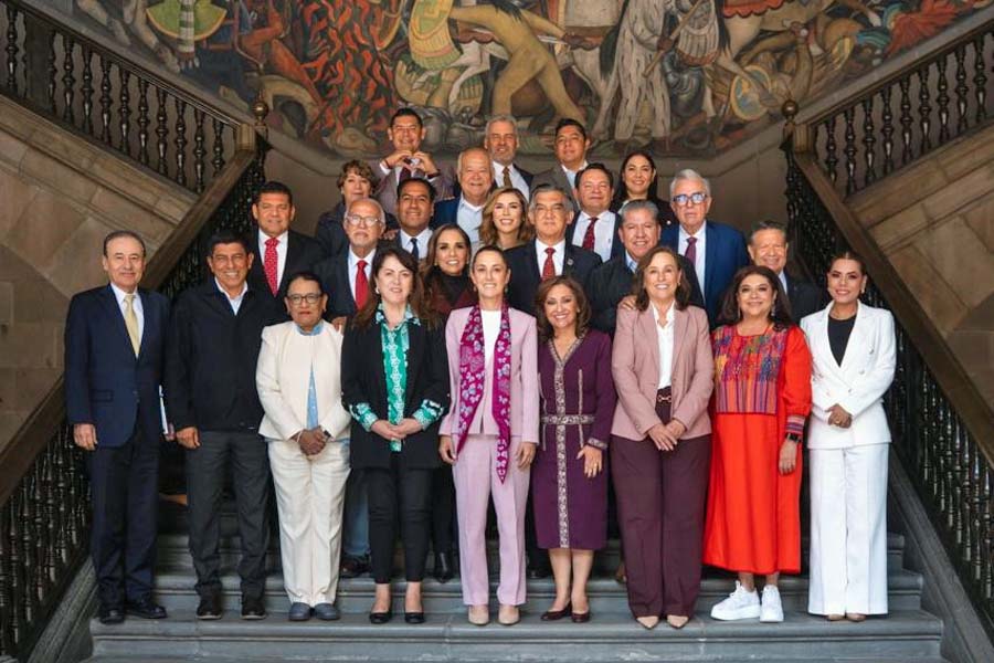 Asistió Armenta a reunión con Sheinbaum en Palacio Nacional