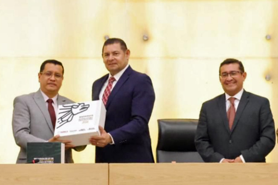 Entregó Armenta al Congreso el Paquete Fiscal 2026